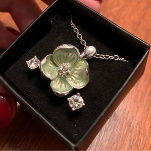 Dainty Silver Pale Green Flower Necklace & Diamond Stud Earring Set (costume)
